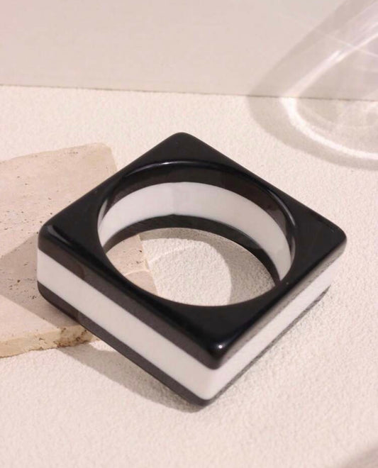 Black and white stripe resin bracelet