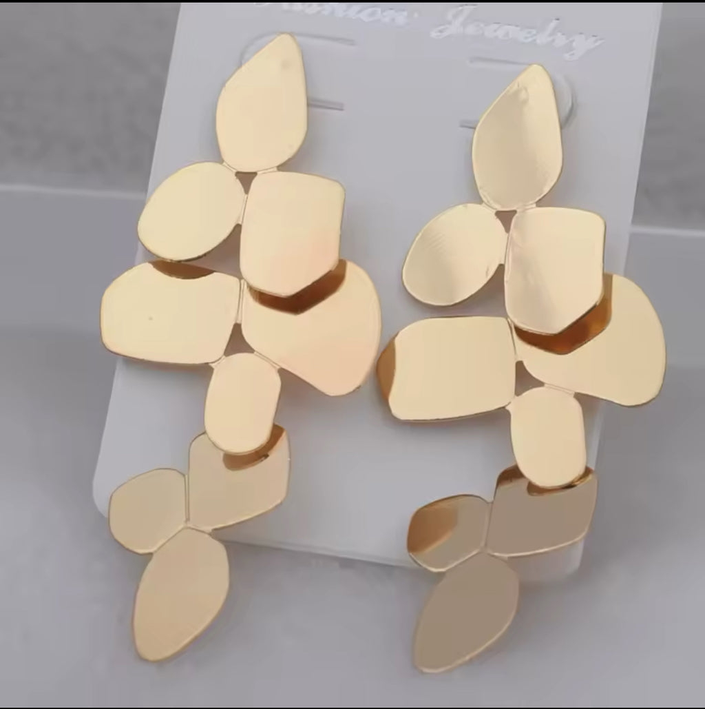 Pedal baroque earrings