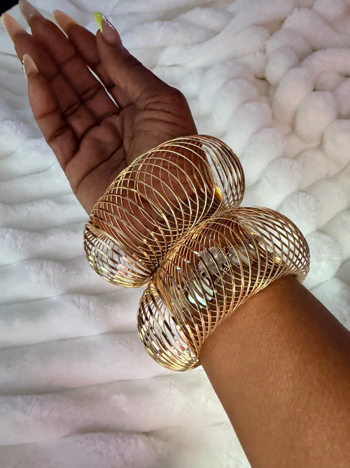 Spiral bangle