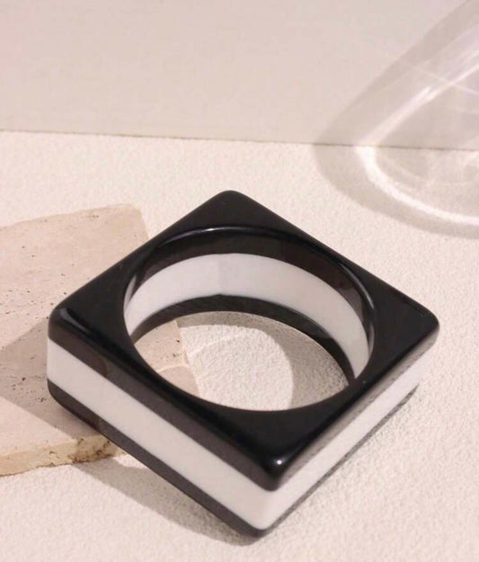 Black and white stripe resin bracelet