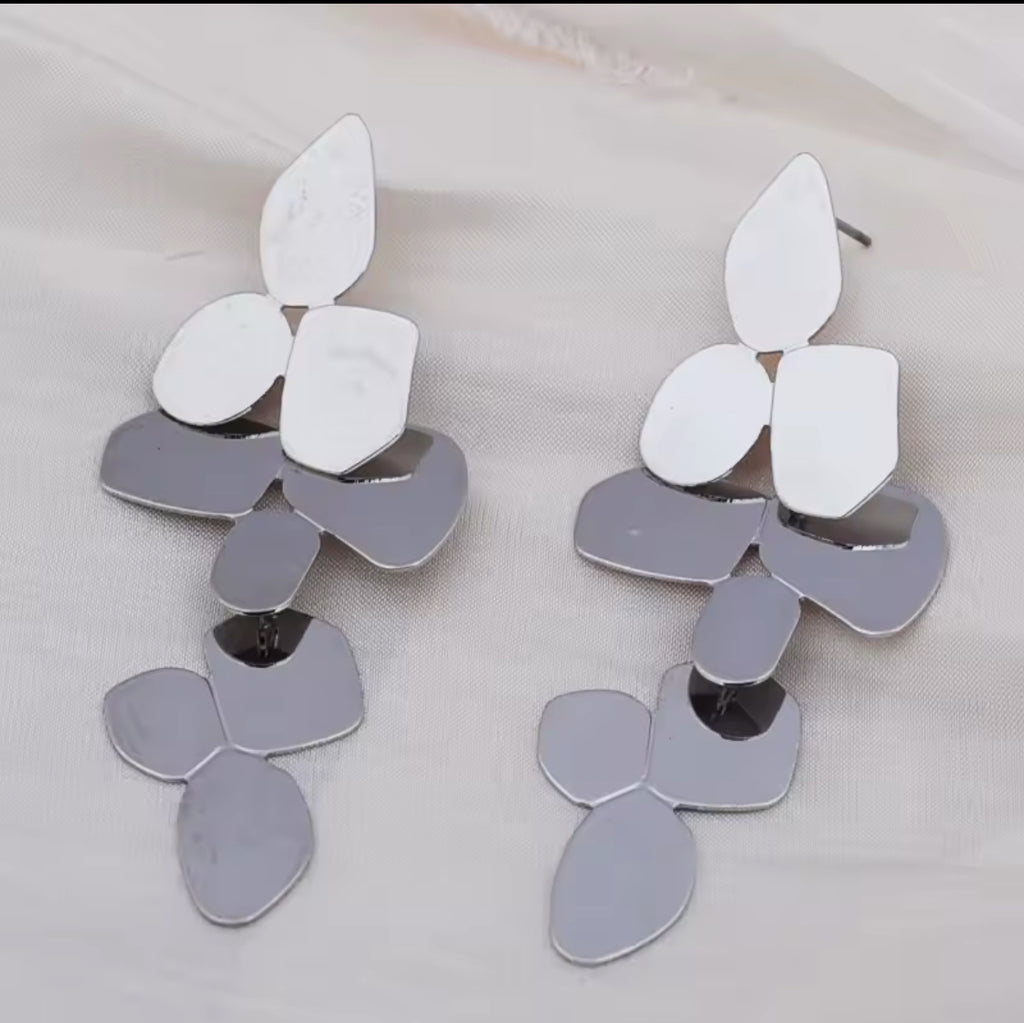 Pedal baroque earrings
